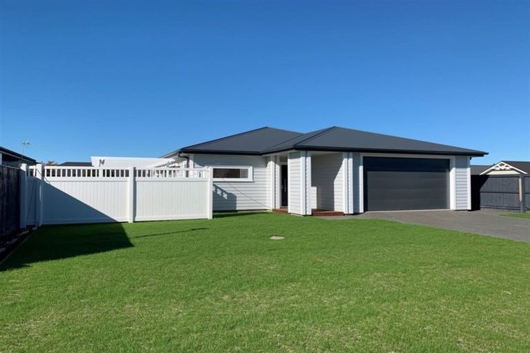 Photo of property in 29 Valour Drive, Rangiora, 7400