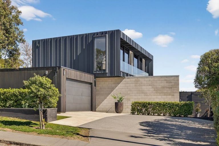 Photo of property in 98 Major Hornbrook Road, Mount Pleasant, Christchurch, 8081
