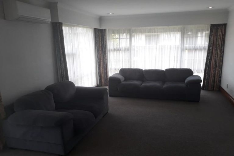 Photo of property in 33 Farquhars Road, Redwood, Christchurch, 8051