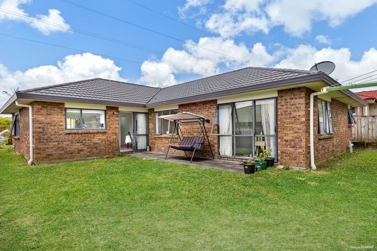 Photo of property in 19 Arlose Place, Westgate, Auckland, 0614