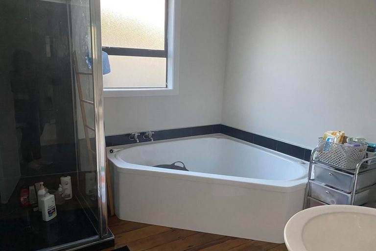 Photo of property in 27 Mexted Terrace, Tawa, Wellington, 5028