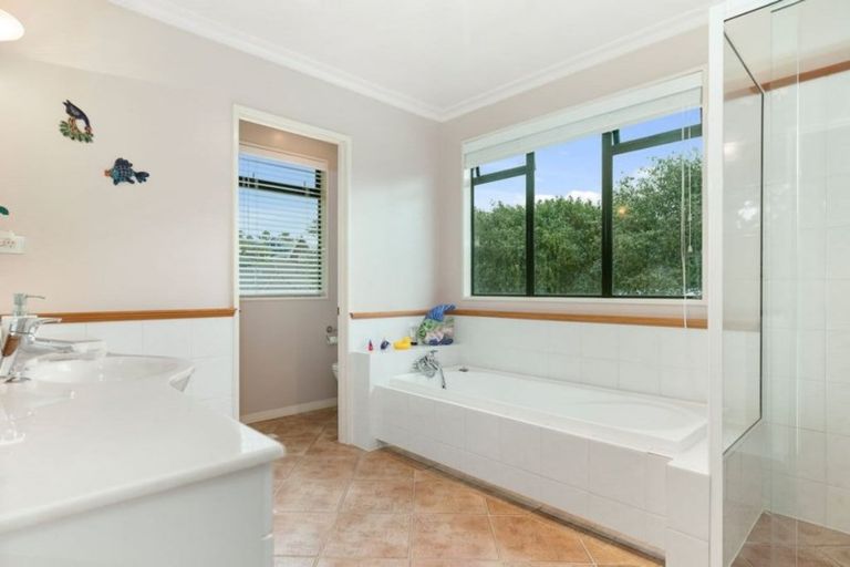 Photo of property in 39 Regency Park Drive, Gulf Harbour, Whangaparaoa, 0930