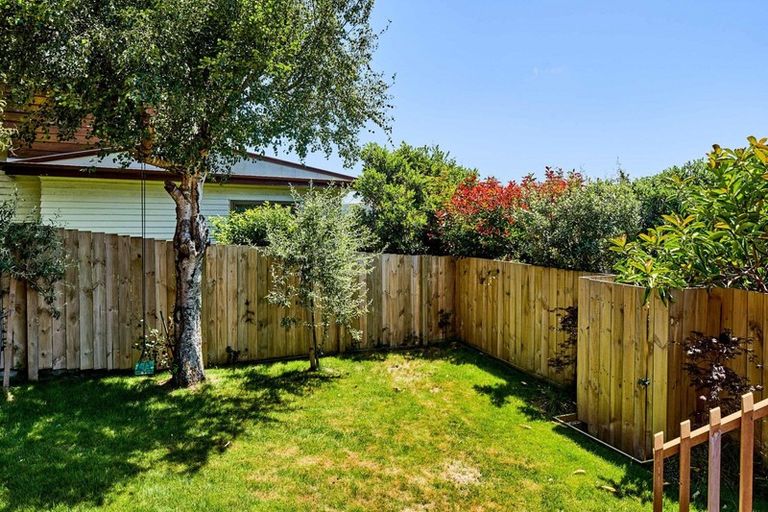 Photo of property in 41 Seaview Road, Paremata, Porirua, 5024