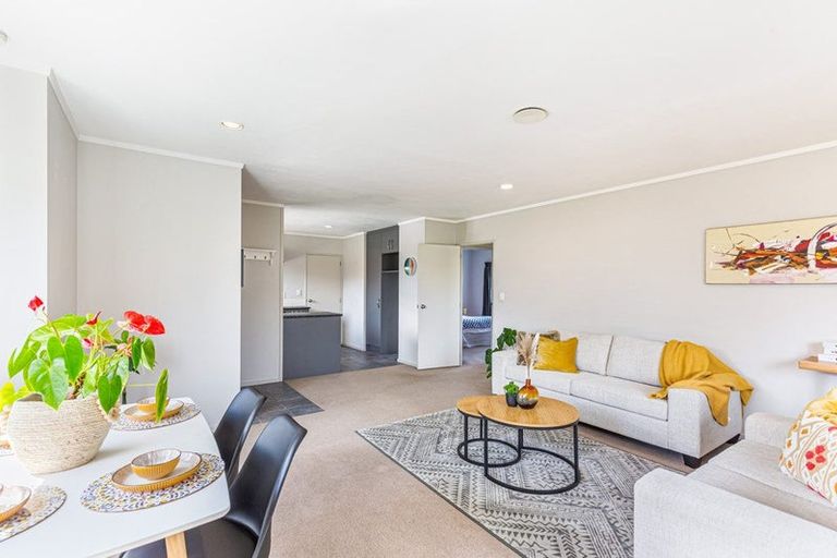 Photo of property in 3/520 Don Buck Road, Westgate, Auckland, 0614