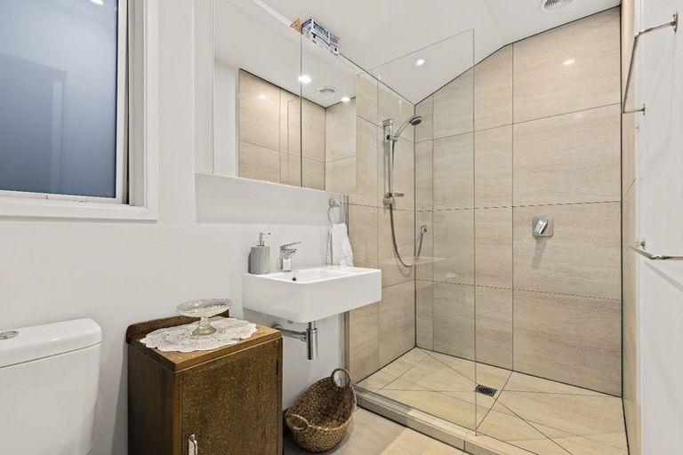 Photo of property in 14a Taioma Crescent, Te Atatu Peninsula, Auckland, 0610