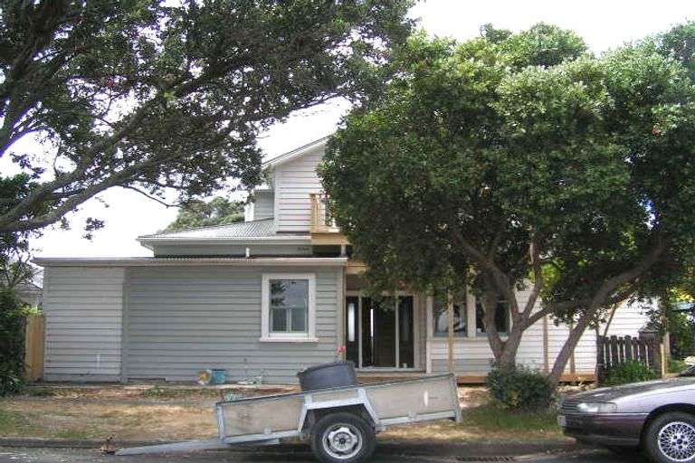 Photo of property in 15 Waimana Avenue, Northcote Point, Auckland, 0627