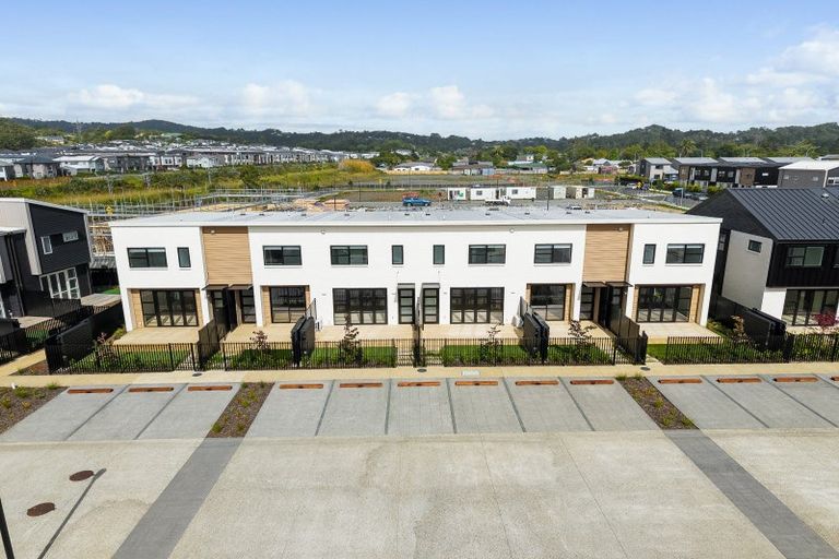 Photo of property in 680 Swanson Road, Swanson, Auckland, 0612