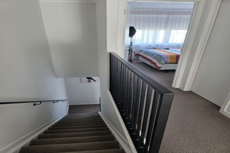 Photo of property in 14 Rauriki Lane, Rosehill, Papakura, 2113