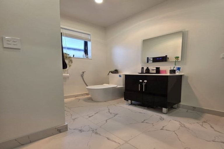 Photo of property in 14a Riserra Drive, Ranui, Auckland, 0612