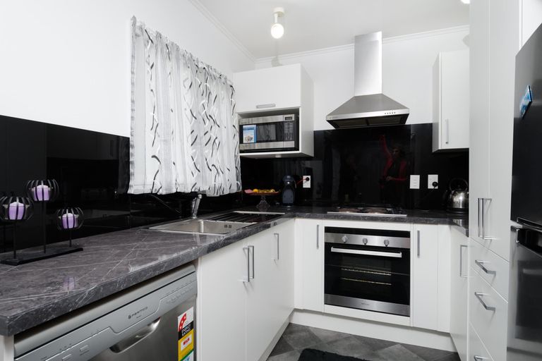 Photo of property in 6a Powell Place, Henderson, Auckland, 0610