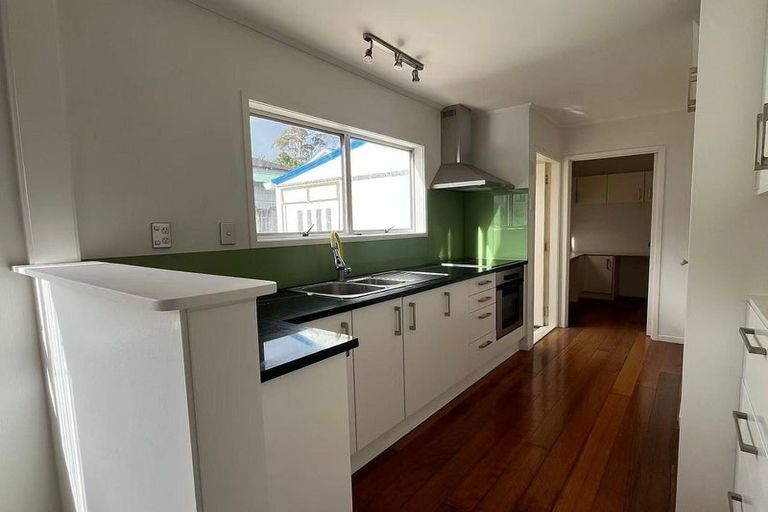 Photo of property in 28 Cranberry Place, Bucklands Beach, Auckland, 2012
