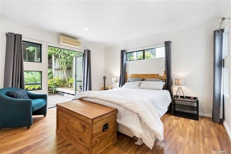 Photo of property in 2/3 Albany Highway, Unsworth Heights, Auckland, 0632