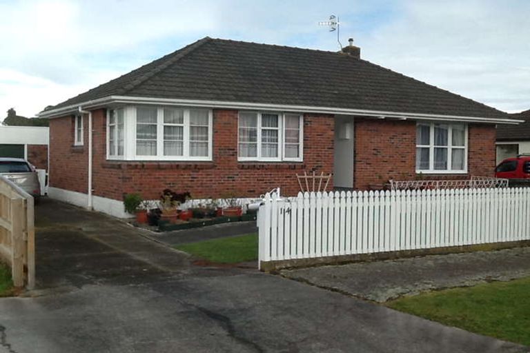 Photo of property in 14 Bristol Crescent, Roslyn, Palmerston North, 4414