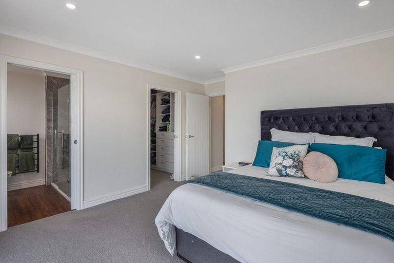 Photo of property in 30 Grumman Lane, Newlands, Wellington, 6037