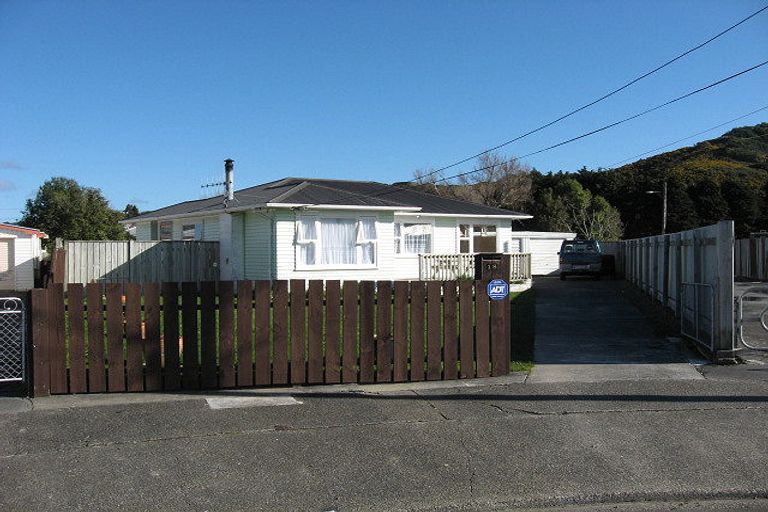 Photo of property in 18 Whitehall Street, Wainuiomata, Lower Hutt, 5014
