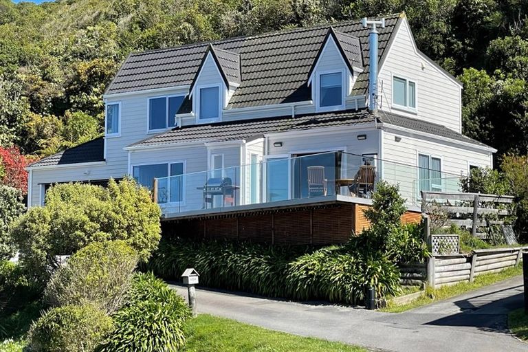 Photo of property in 125 Maungaraki Road, Korokoro, Lower Hutt, 5012