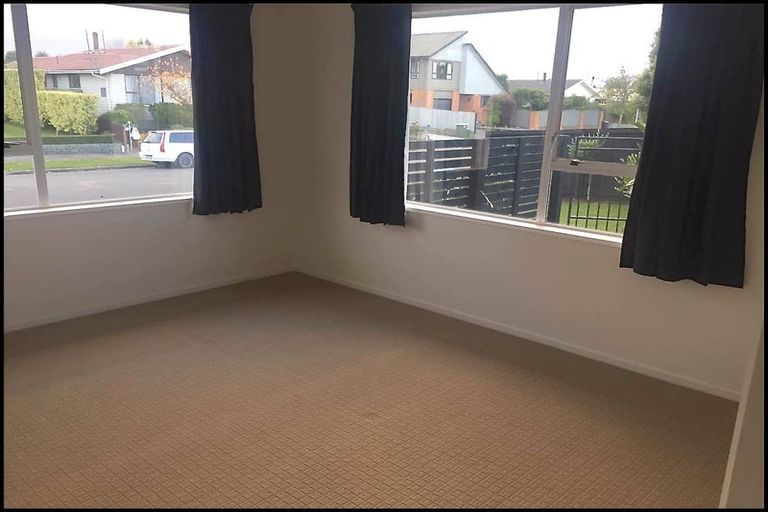 Photo of property in 32 Dunbarton Street, Redwood, Christchurch, 8051