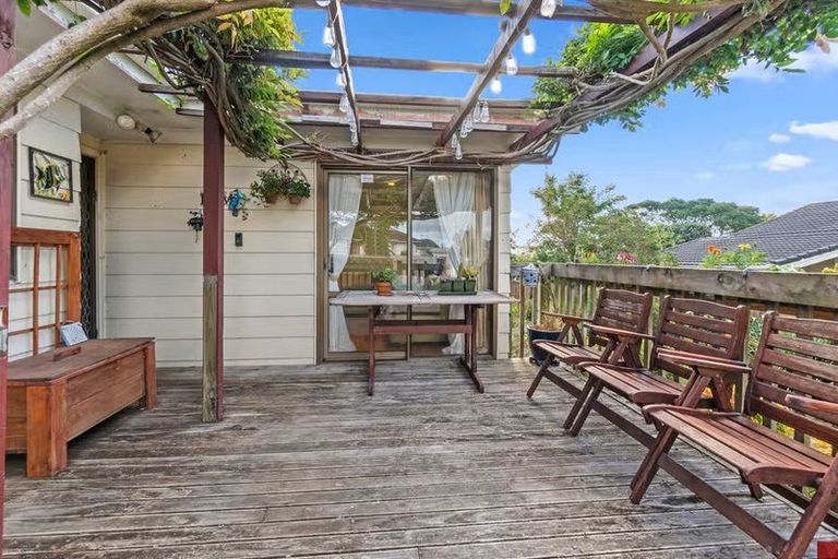 Photo of property in 10 Purata Place, Mangere Bridge, Auckland, 2022