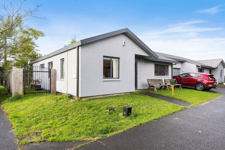 Photo of property in 11f Sturges Road, Henderson, Auckland, 0612