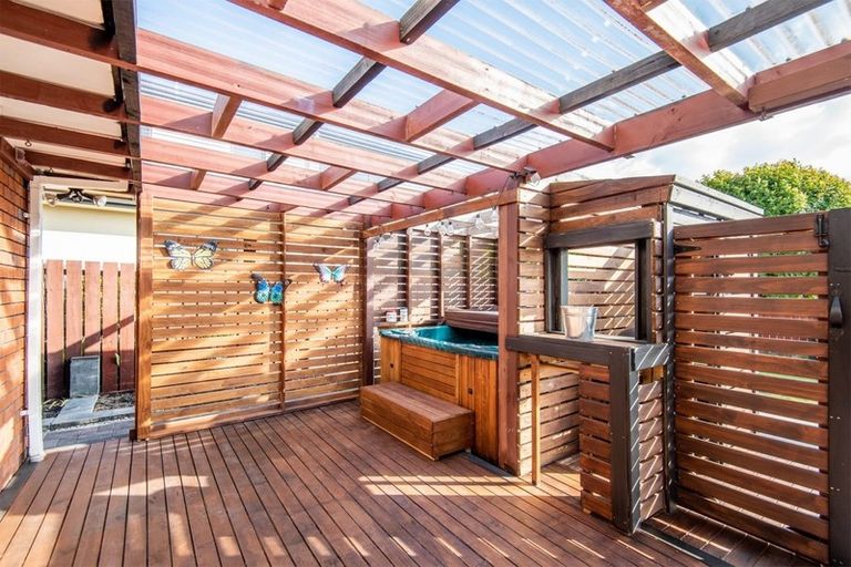 Photo of property in 36 Wairere Road, The Gardens, Auckland, 2105