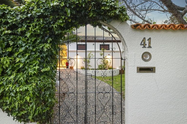 Photo of property in 41 Mayfair Crescent, Mairangi Bay, Auckland, 0630