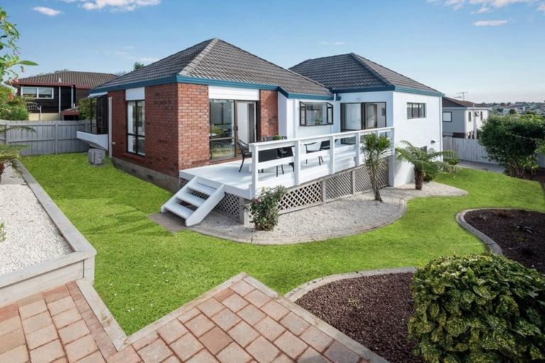 Photo of property in 2/26 Simmental Crescent, Somerville, Auckland, 2014