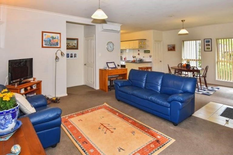 Photo of property in 10 Glencalder Place, Wattle Downs, Auckland, 2103