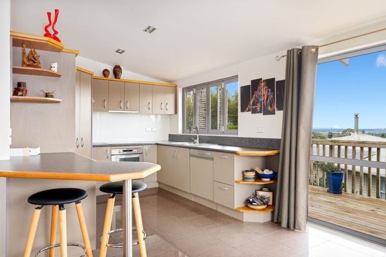 Photo of property in 1 Cron Avenue, Te Atatu South, Auckland, 0610