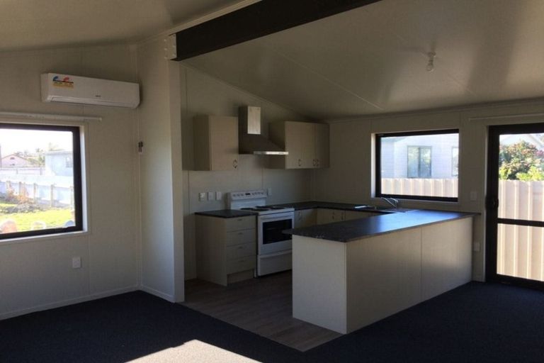 Photo of property in 10 Karaka Street, Castlecliff, Whanganui, 4501