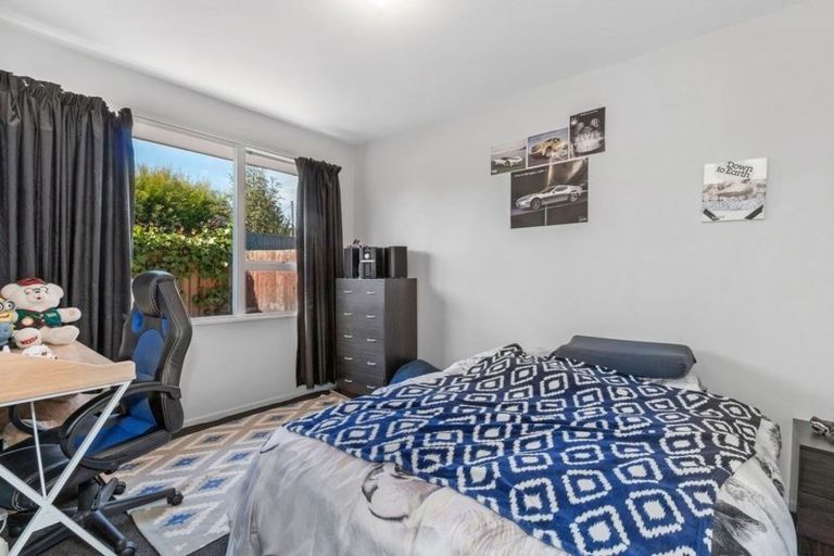 Photo of property in 1/6 Jade Place, Parklands, Christchurch, 8083