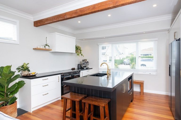 Photo of property in 6 Coleman Terrace, Hospital Hill, Napier, 4110