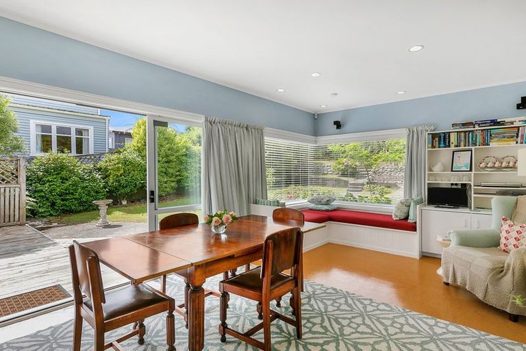Photo of property in 4 Ranui Terrace, Tawa, Wellington, 5028