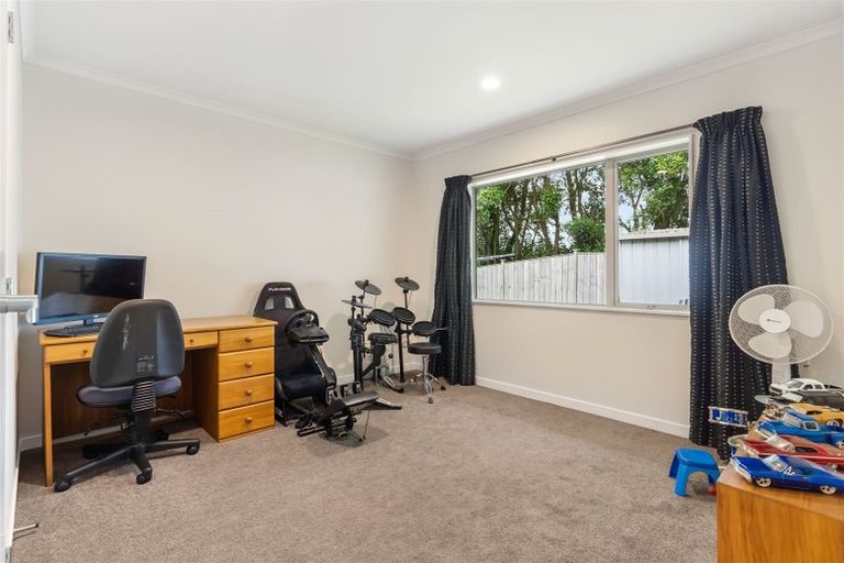 Photo of property in 11 Kilmacrennan Drive, Rosehill, Papakura, 2113