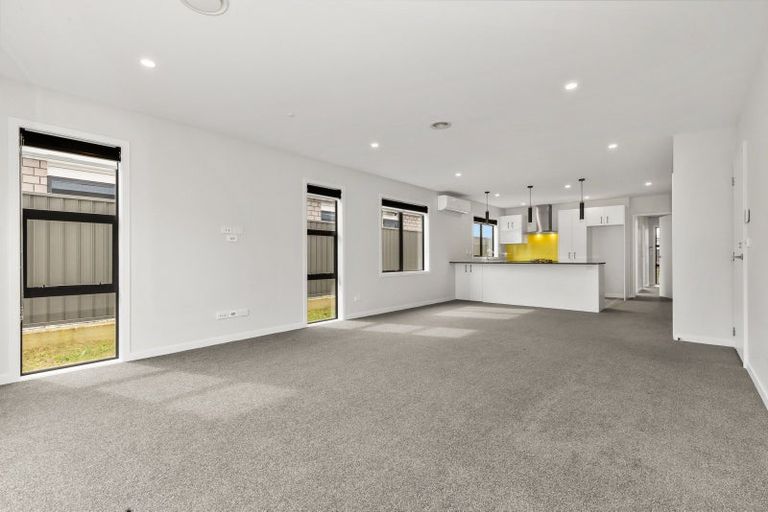 Photo of property in 10 Pihoihoi Place, Kenepuru, Porirua, 5022