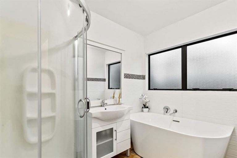 Photo of property in 17 Ebony Place, Massey, Auckland, 0614