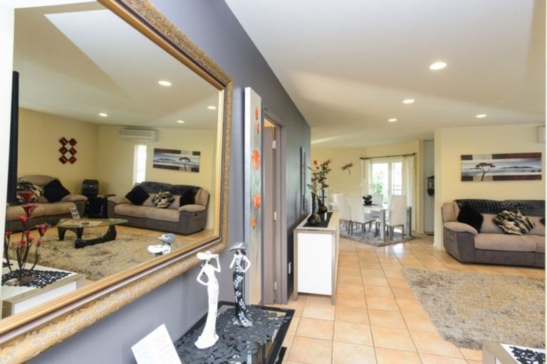 Photo of property in 2 Queens Walk, Taradale, Napier, 4112