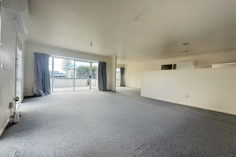 Photo of property in 12 Centreway Road, Orewa, 0931