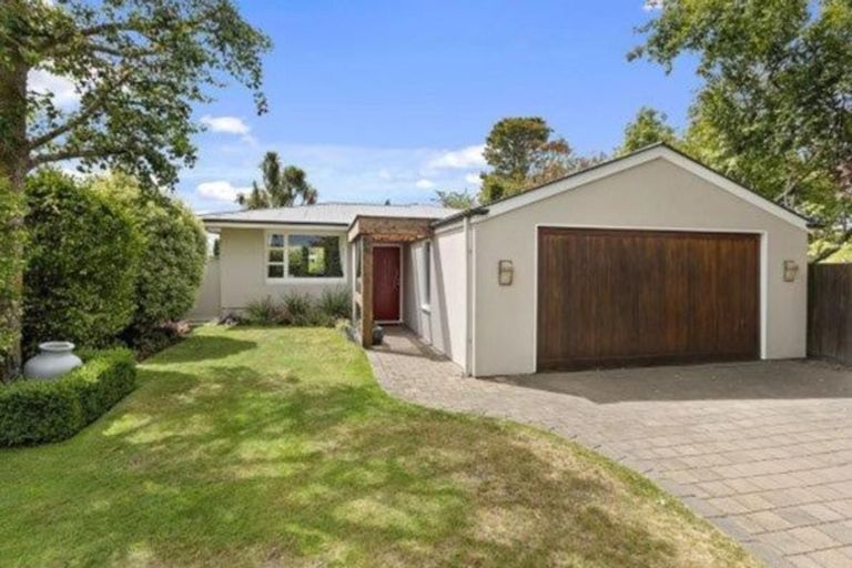 Photo of property in 16 Hadlow Place, Burnside, Christchurch, 8041