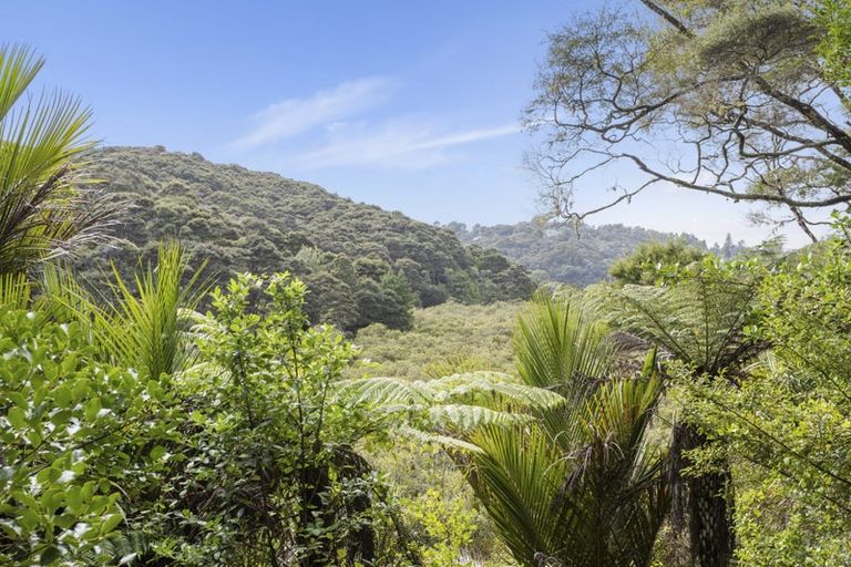 Photo of property in 170 Laingholm Drive, Laingholm, Auckland, 0604