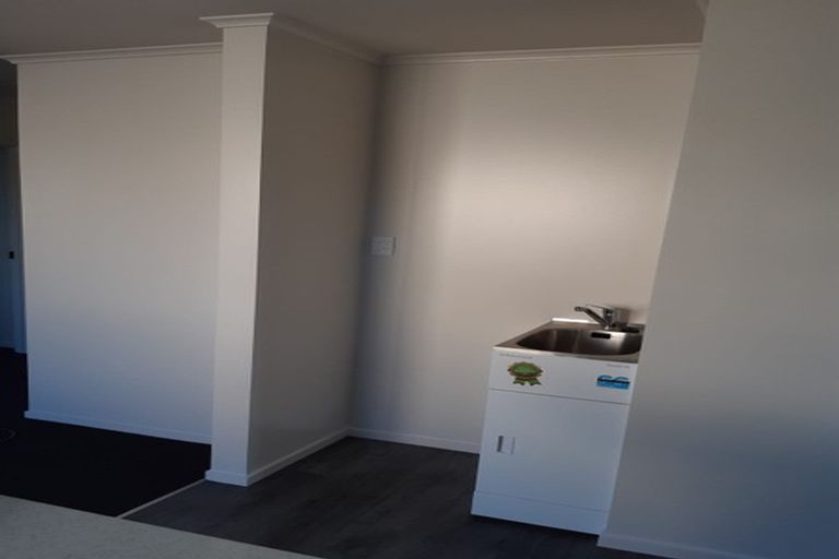 Photo of property in 4 Earnslaw Crescent, Clover Park, Auckland, 2019
