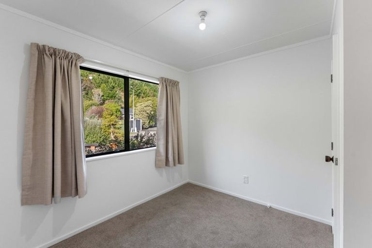Photo of property in 14 Poneke Drive, Waikanae, 5036