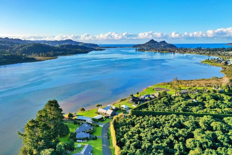 Photo of property in 79 Tangiteroria Lane, Pauanui, Hikuai, 3579