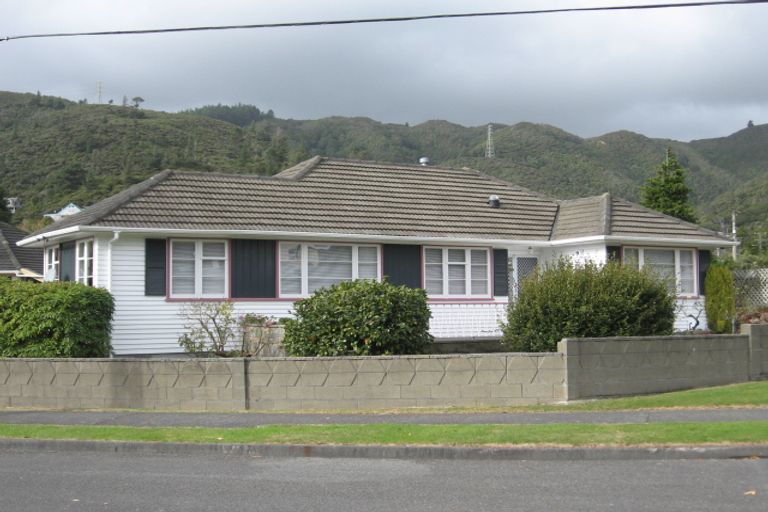 Photo of property in 2 Maru Street, Stokes Valley, Lower Hutt, 5019