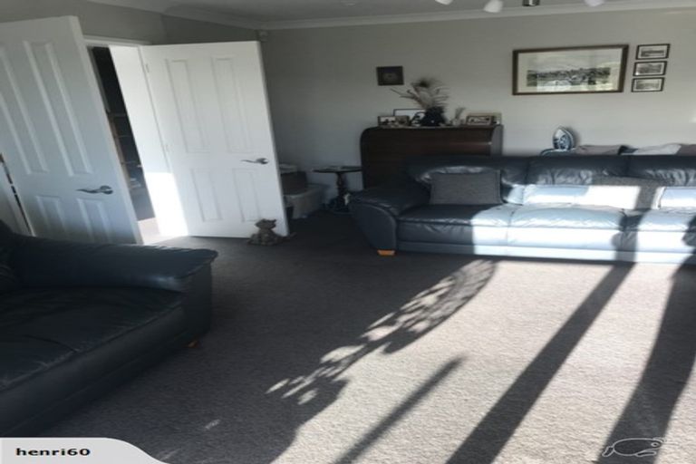 Photo of property in 19 Waynes Place, Pukekohe, 2120