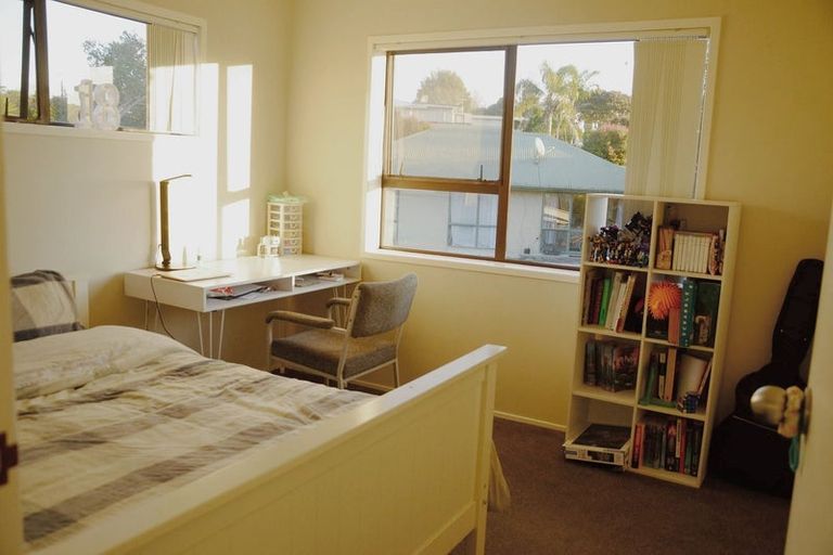 Photo of property in 2 Sheehan Road, Te Atatu South, Auckland, 0610