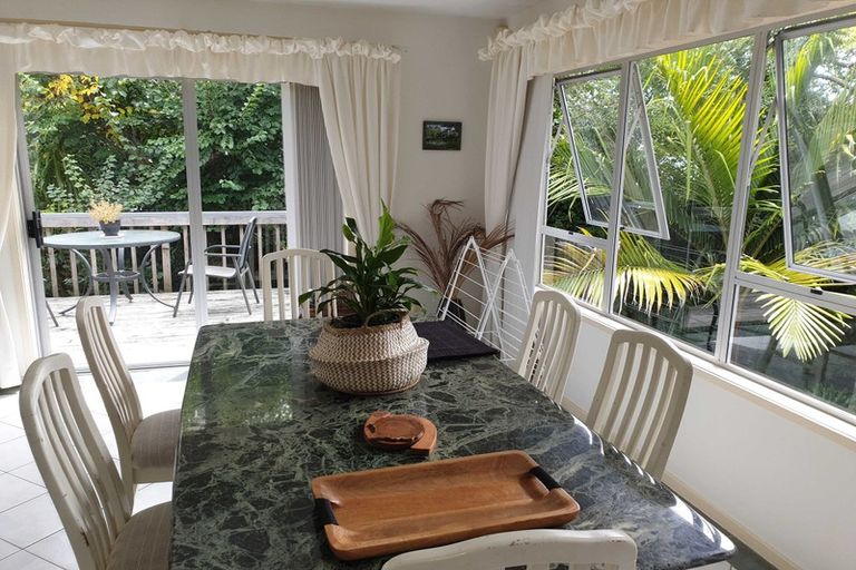 Photo of property in 17 Prestige Place, Castor Bay, Auckland, 0620