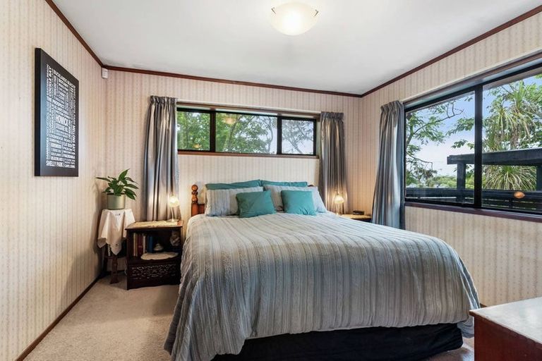 Photo of property in 15 Mark Edward Drive, Half Moon Bay, Auckland, 2012