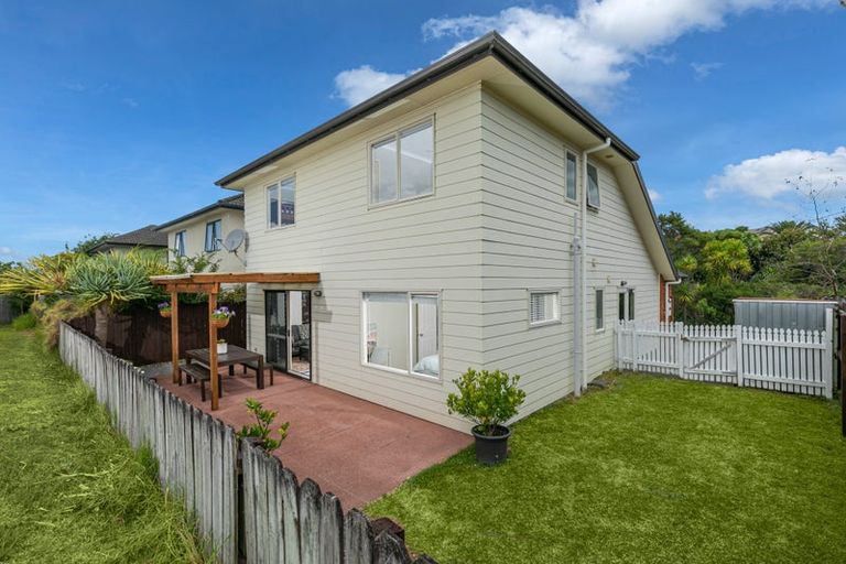 Photo of property in 8 Lucienne Drive, Ranui, Auckland, 0612