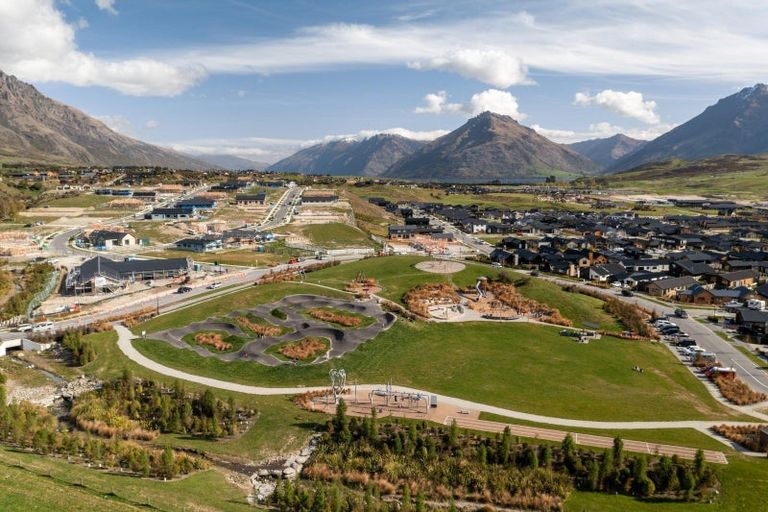 Photo of property in 5 Cheviot Street, Jacks Point, 9371