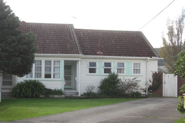 Photo of property in 8 Anson Grove, Naenae, Lower Hutt, 5011